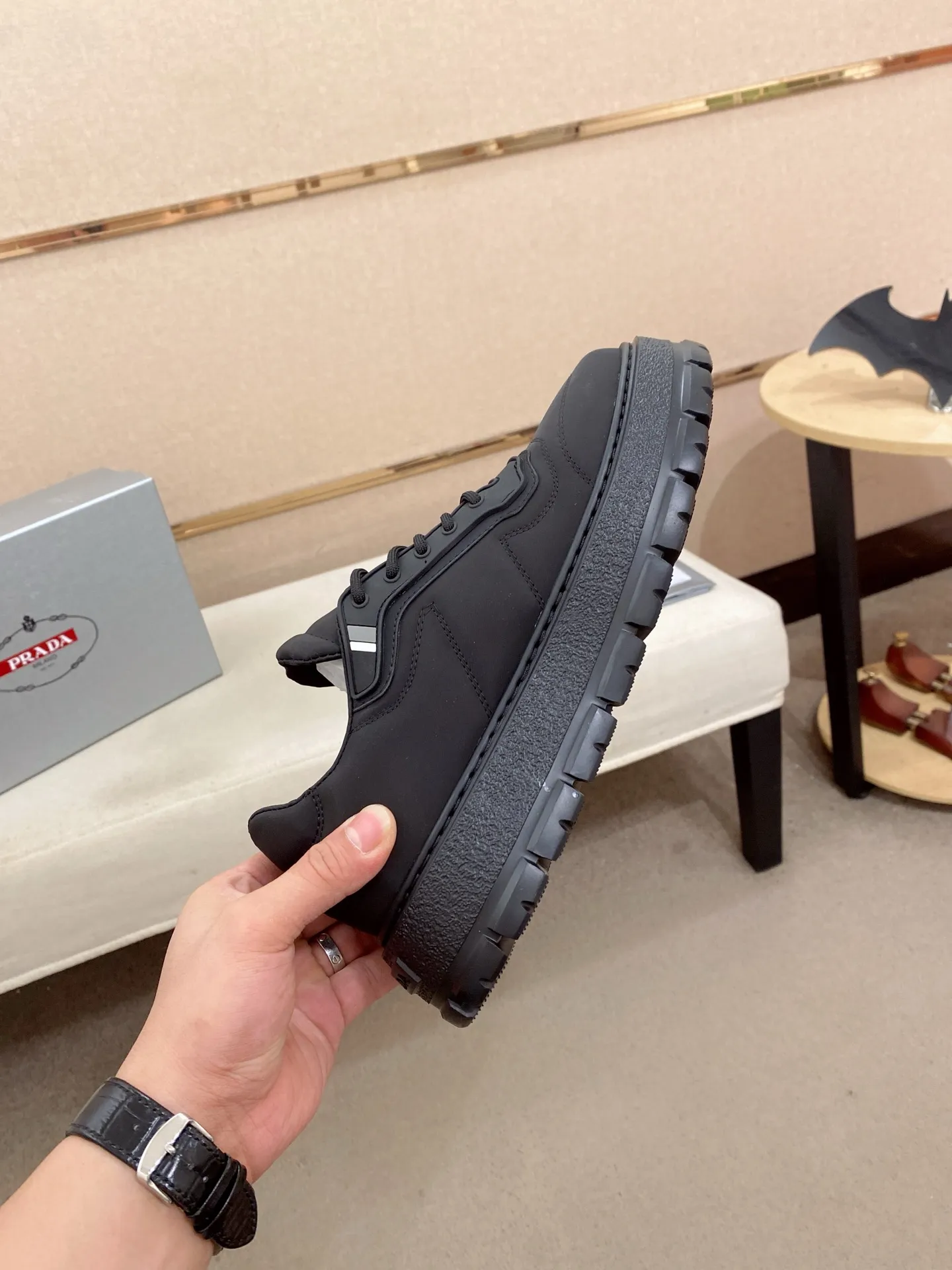 Factory price 580💰 ✔️✔️✔️High version High-quality new PRADA counters are on the market simultaneously, new men's shoes, 😘fabrics imported technological waterproof fabrics, made by pure handicrafts. Lining: Full cowhide lining. 👍🏿 High-end ☄️ air-cushion molded anti-slip rubber outsole, exquisite lines, simple and elegant, comfortable and high-end for leisure travel. Code number: 38 to 45